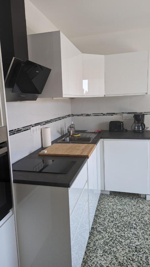 Studio Climatise Avec Coin Nuit 150M De La Plage Le Lavandou Ngoại thất bức ảnh